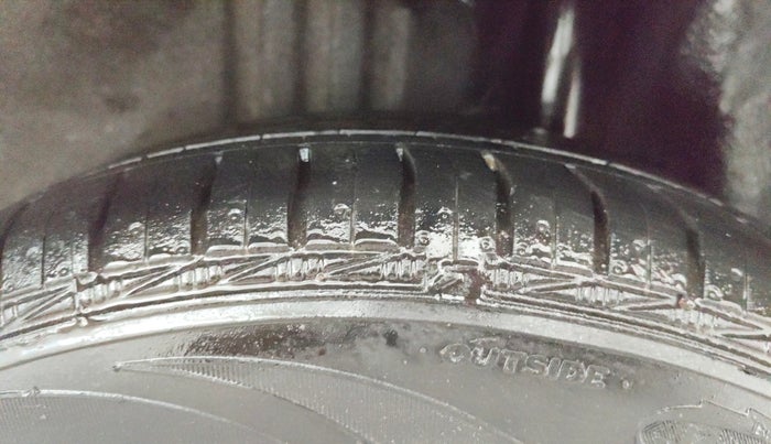 2014 Ford Figo TITANIUM 1.4 DIESEL, Diesel, Manual, 1,00,900 km, Left Rear Tyre Tread