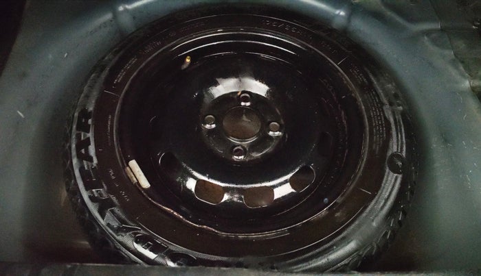 2014 Ford Figo TITANIUM 1.4 DIESEL, Diesel, Manual, 1,00,900 km, Spare Tyre