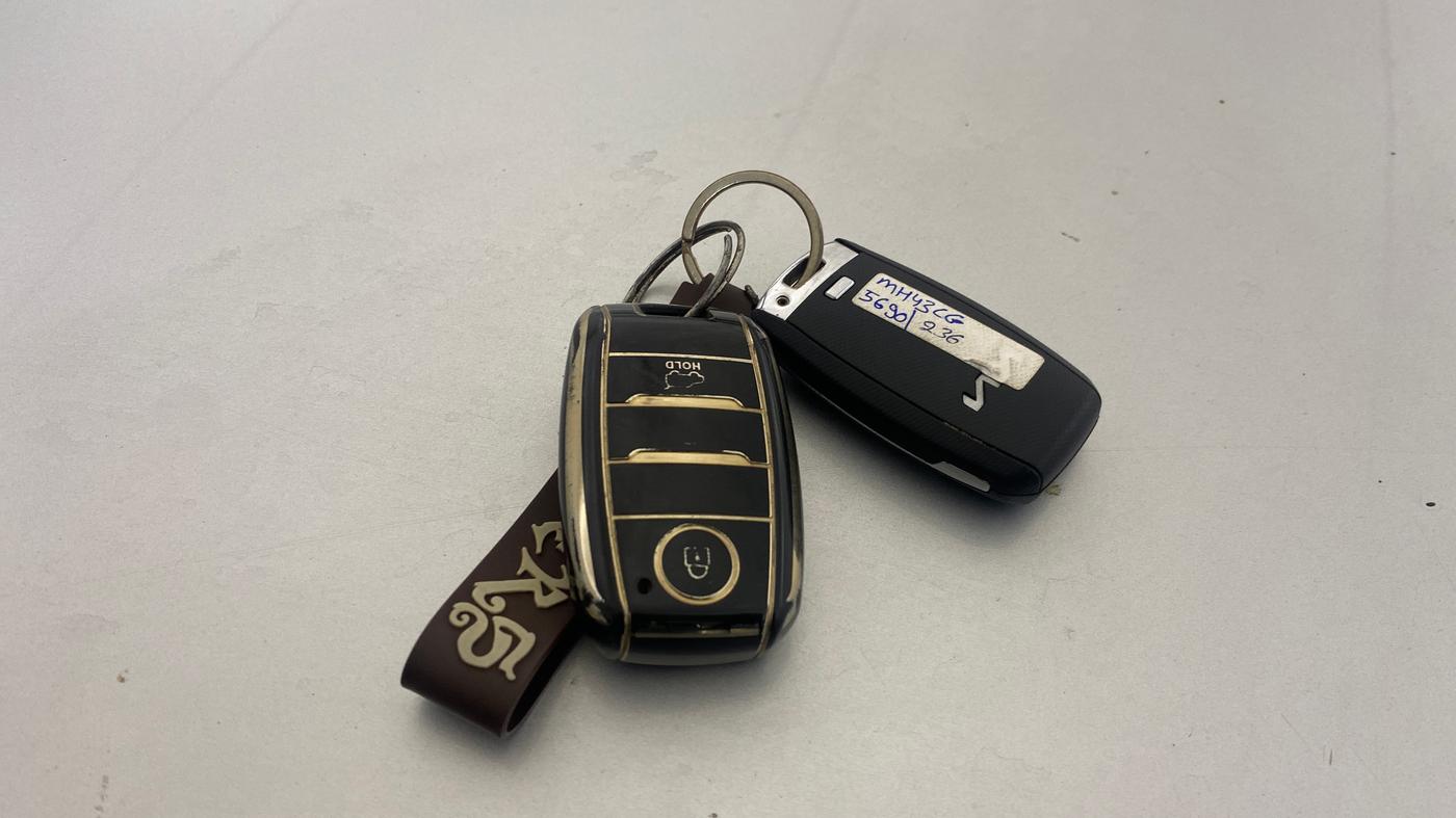 2023 KIA SONET HTX 1.0 IMT, Petrol, Manual, 57,601 km, Key Close Up