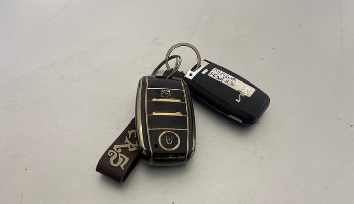 2023 KIA SONET HTX 1.0 IMT, Petrol, Manual, 57,601 km, Key Close Up