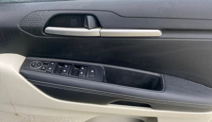 2023 KIA SONET HTX 1.0 IMT, Petrol, Manual, 57,601 km, Driver Side Door Panels Control