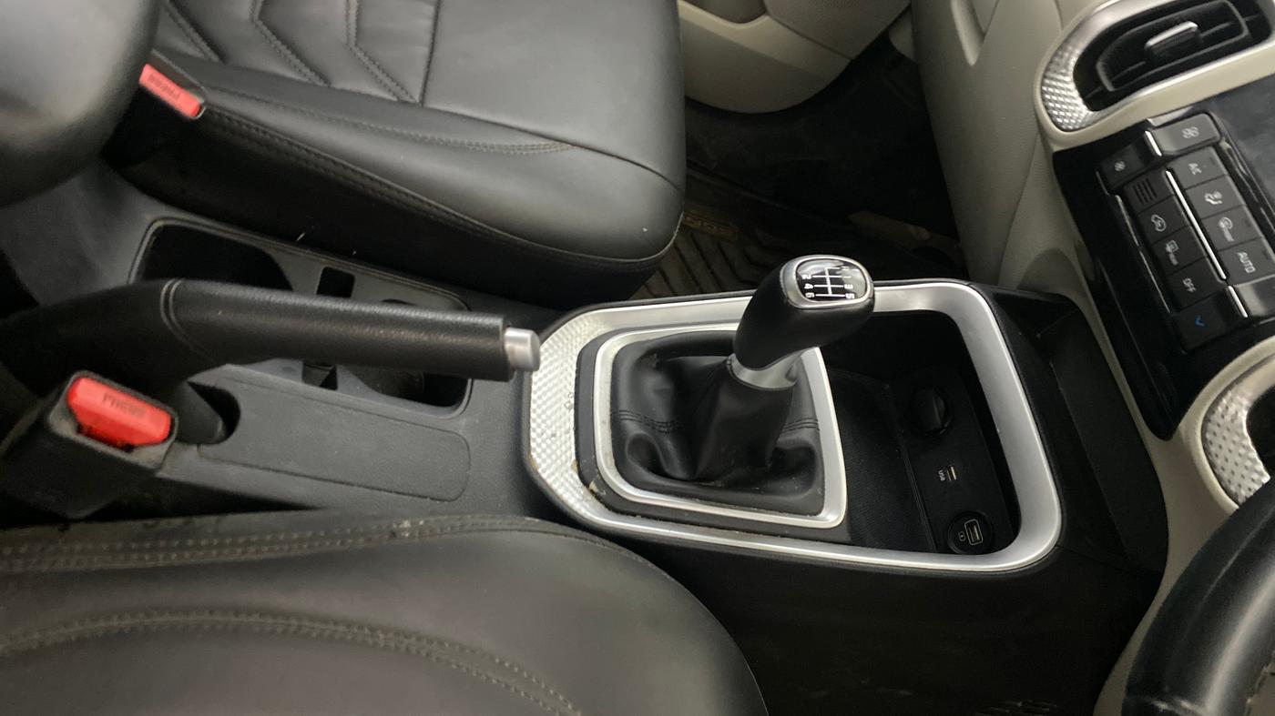 2023 KIA SONET HTX 1.0 IMT, Petrol, Manual, 57,601 km, Gear Lever
