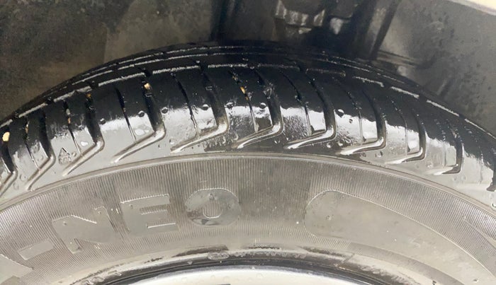 2017 Datsun Redi Go T (O), Petrol, Manual, 33,632 km, Right Front Tyre Tread