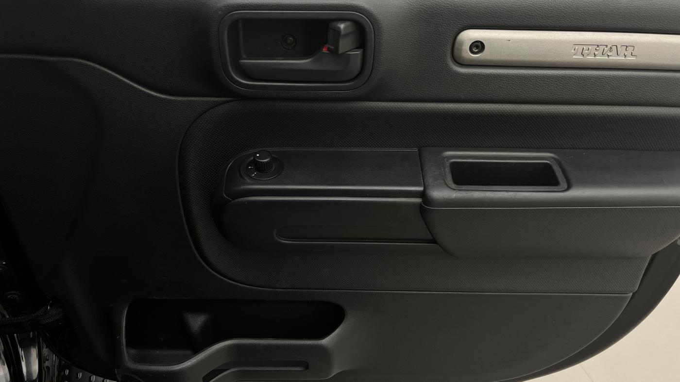 2022 Mahindra Thar LX PETROL HT 4WD AT, Petrol, Automatic, 67,152 km, Driver Side Door Panels Control