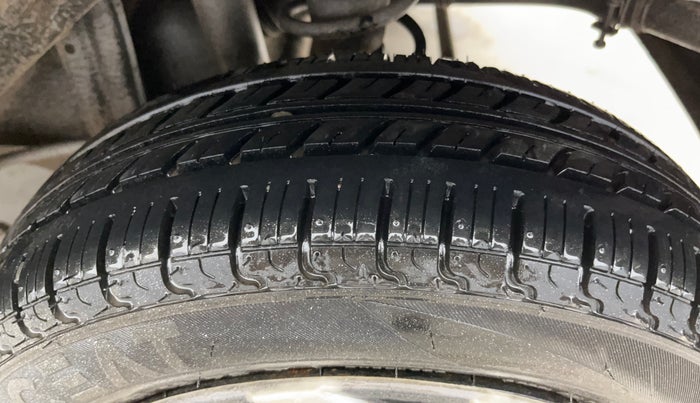 2014 Maruti Alto K10 LXI, Petrol, Manual, 53,665 km, Left Rear Tyre Tread