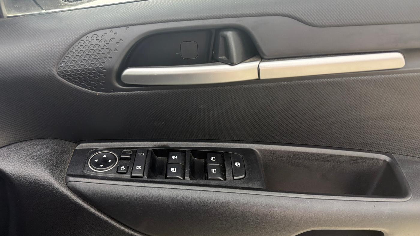 2024 KIA SONET HTK PLUS 1.0 TURBO PETROL IMT, Petrol, Manual, 27,009 km, Driver Side Door Panels Control
