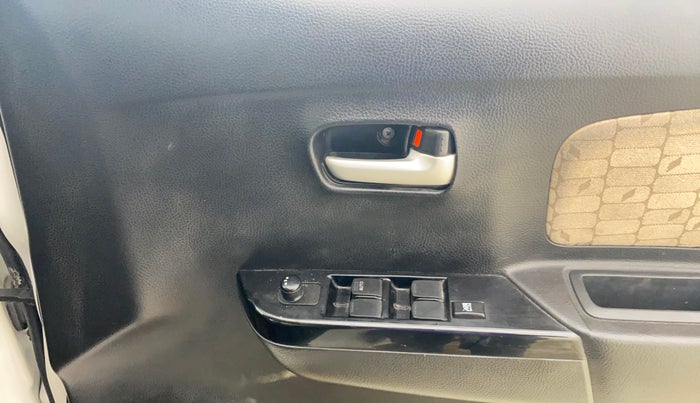 2018 Maruti Wagon R 1.0 VXI, CNG, Manual, 67,671 km, Driver Side Door Panels Control