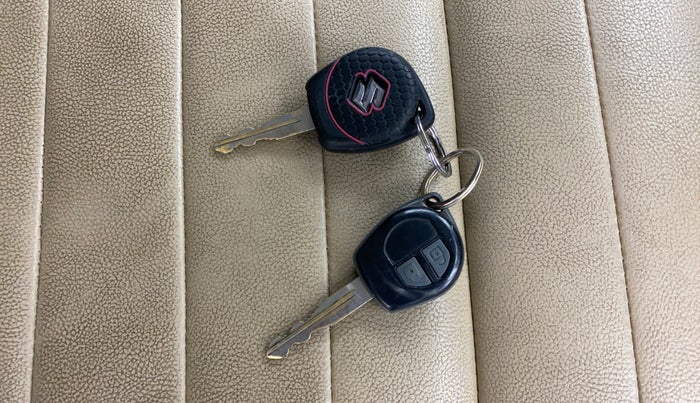 2018 Maruti Wagon R 1.0 VXI, CNG, Manual, 67,671 km, Key Close Up