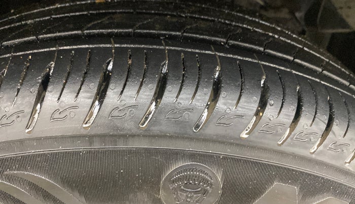 2016 Maruti Vitara Brezza ZDI PLUS, Diesel, Manual, 95,612 km, Right Front Tyre Tread