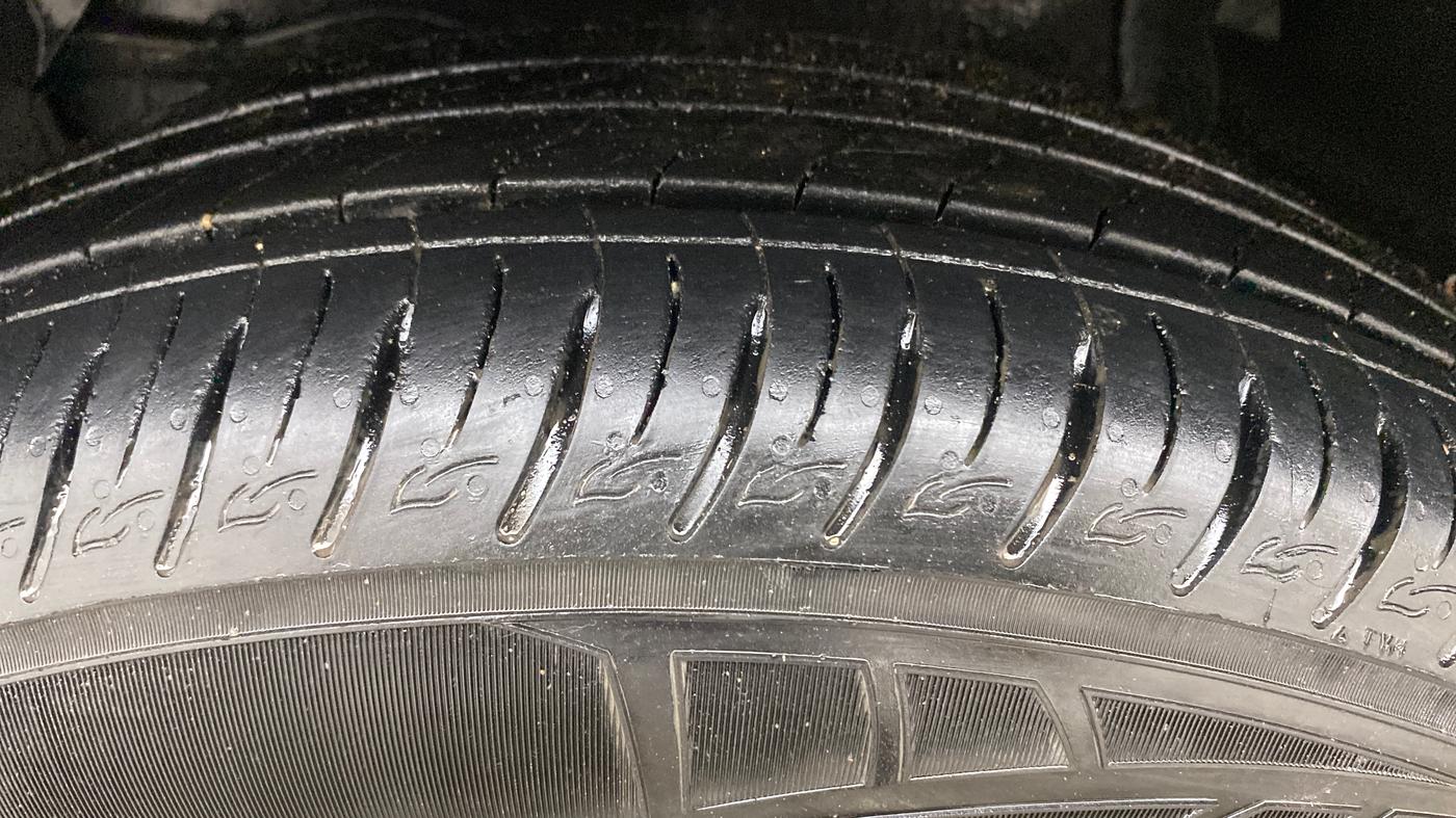 2016 Maruti Vitara Brezza ZDI PLUS, Diesel, Manual, 95,612 km, Left Front Tyre Tread