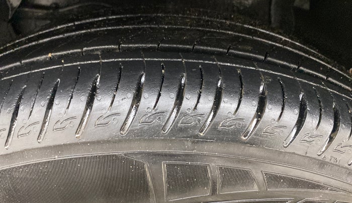 2016 Maruti Vitara Brezza ZDI PLUS, Diesel, Manual, 95,612 km, Left Front Tyre Tread