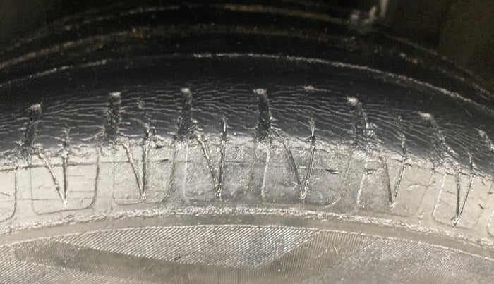 2016 Maruti Vitara Brezza ZDI PLUS, Diesel, Manual, 95,612 km, Left Rear Tyre Tread