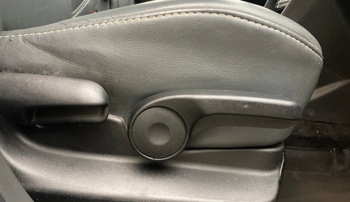 2016 Maruti Vitara Brezza ZDI PLUS, Diesel, Manual, 95,612 km, Driver Side Adjustment Panel