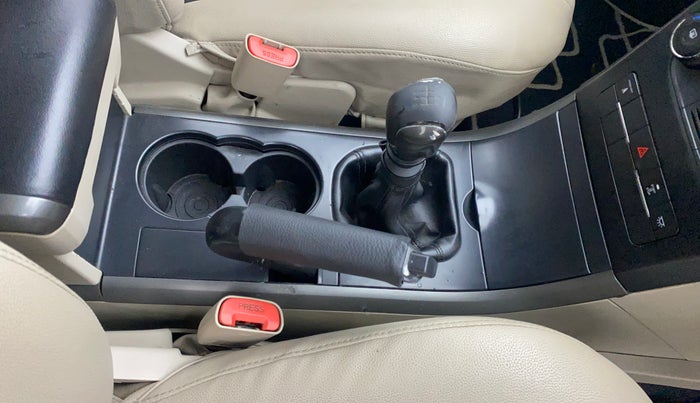 2015 Mahindra XUV500 W6, Diesel, Manual, 1,24,192 km, Gear Lever
