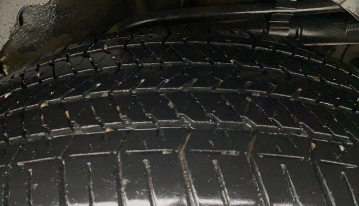 2015 Mahindra XUV500 W6, Diesel, Manual, 1,24,192 km, Left Rear Tyre Tread