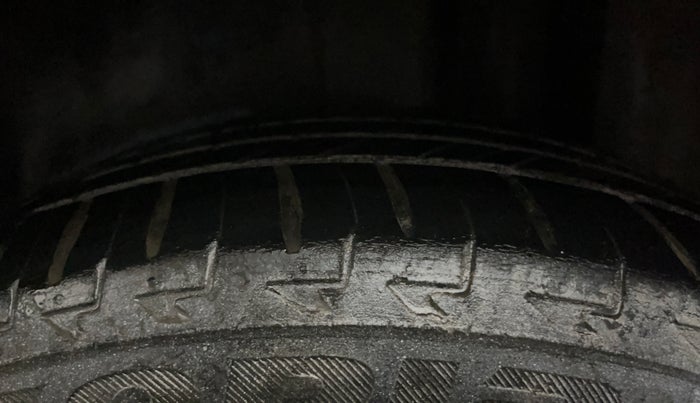 2017 Maruti Ciaz S 1.4 MT PETROL, CNG, Manual, 61,230 km, Left Rear Tyre Tread