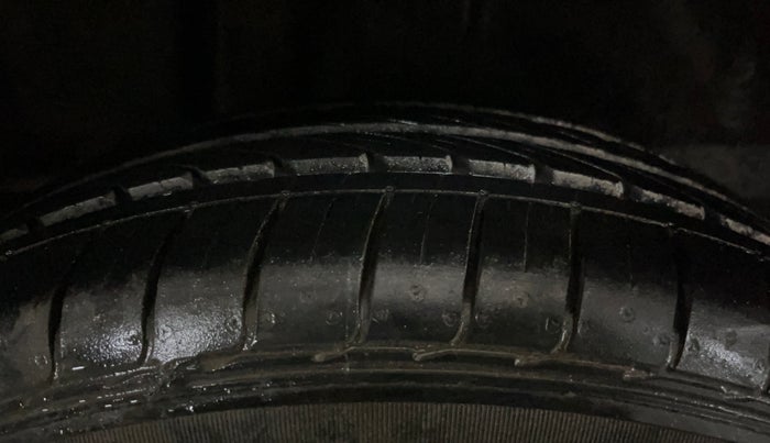 2017 Maruti Ciaz S 1.4 MT PETROL, CNG, Manual, 61,230 km, Right Rear Tyre Tread