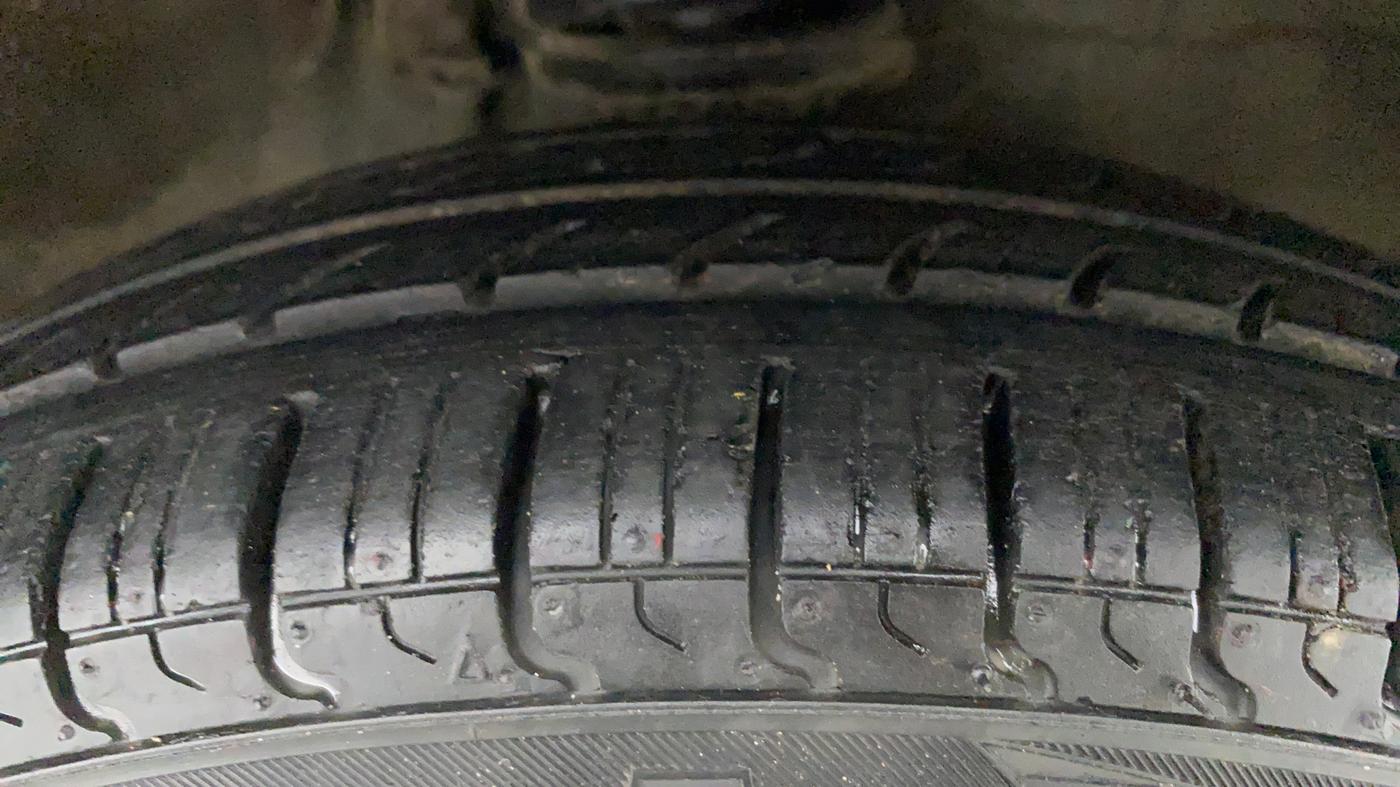 2010 Maruti Zen Estilo LXI, Petrol, Manual, 41,115 km, Right Front Tyre Tread