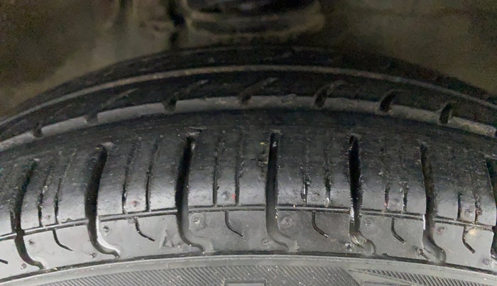 2010 Maruti Zen Estilo LXI, Petrol, Manual, 41,115 km, Right Front Tyre Tread