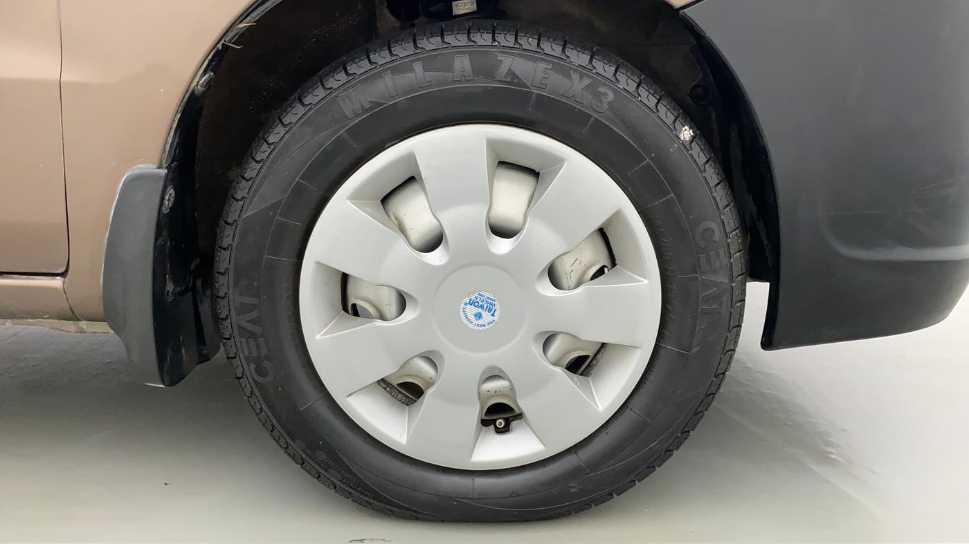 2010 Maruti Zen Estilo LXI, Petrol, Manual, 41,115 km, Right Front Wheel