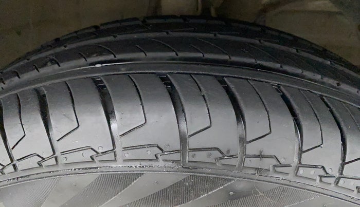 2022 Maruti Dzire VXI AMT, Petrol, Automatic, 7,524 km, Right Front Tyre Tread