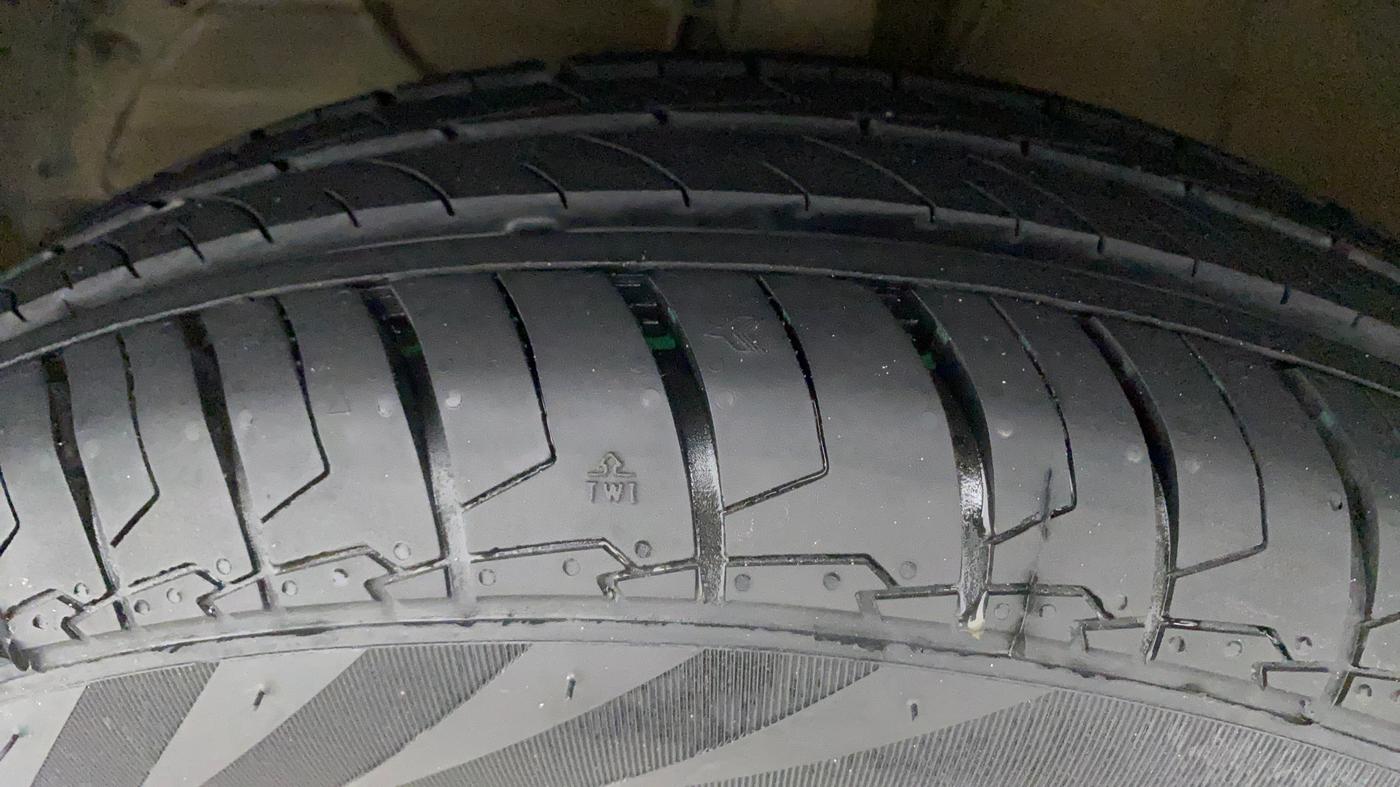 2022 Maruti Dzire VXI AMT, Petrol, Automatic, 7,524 km, Left Front Tyre Tread