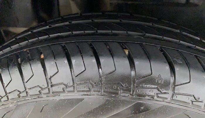 2022 Maruti Dzire VXI AMT, Petrol, Automatic, 7,524 km, Right Rear Tyre Tread