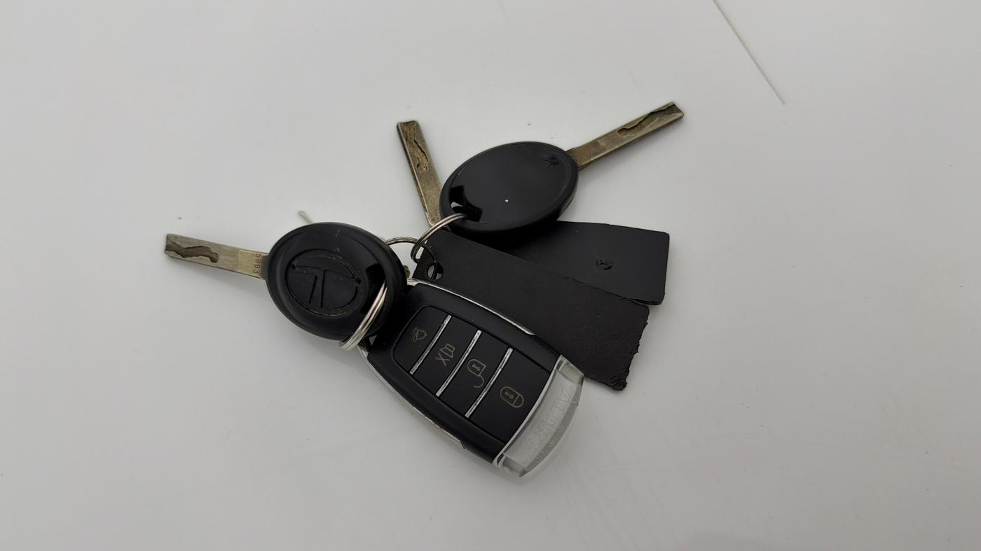 2023 Tata NEXON XE PETROL, Petrol, Manual, 25,429 km, Key Close Up