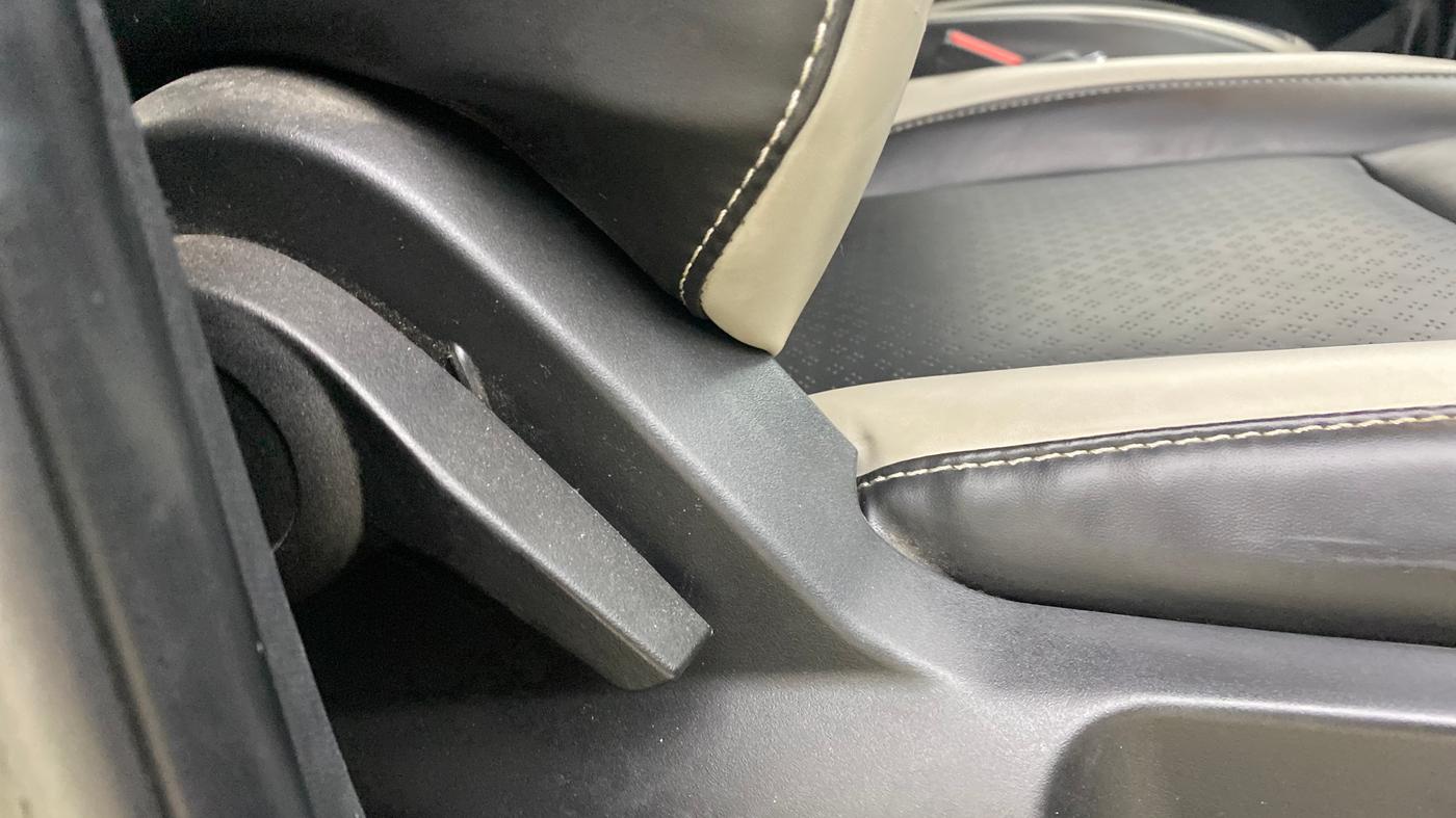 2022 Tata PUNCH PURE MT, Petrol, Manual, 32,453 km, Driver Side Adjustment Panel