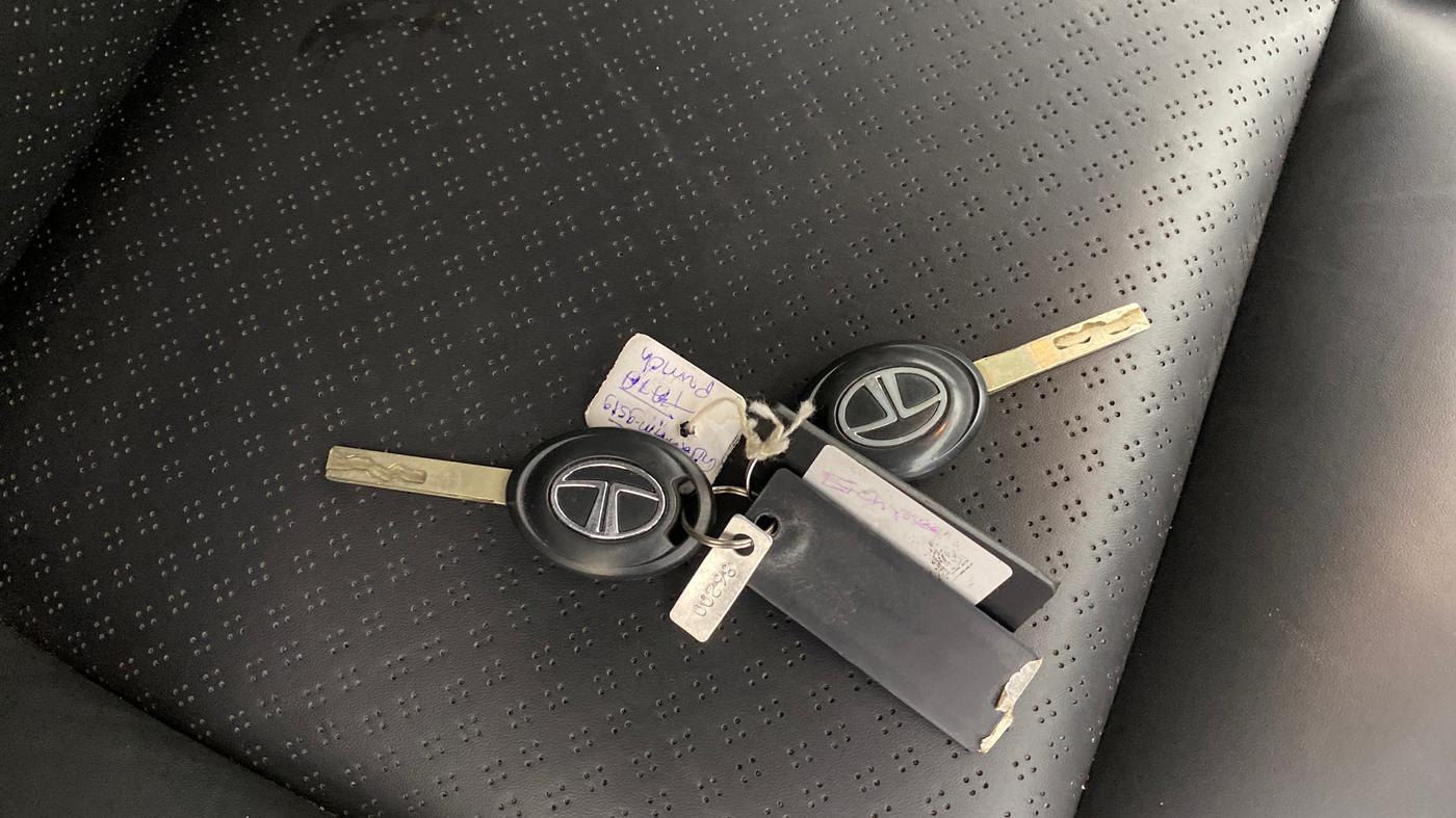2022 Tata PUNCH PURE MT, Petrol, Manual, 32,453 km, Key Close Up