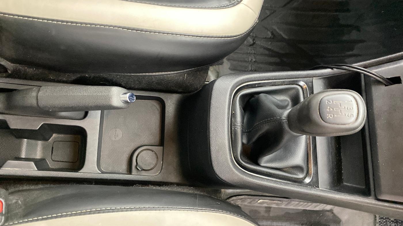 2022 Tata PUNCH PURE MT, Petrol, Manual, 32,453 km, Gear Lever