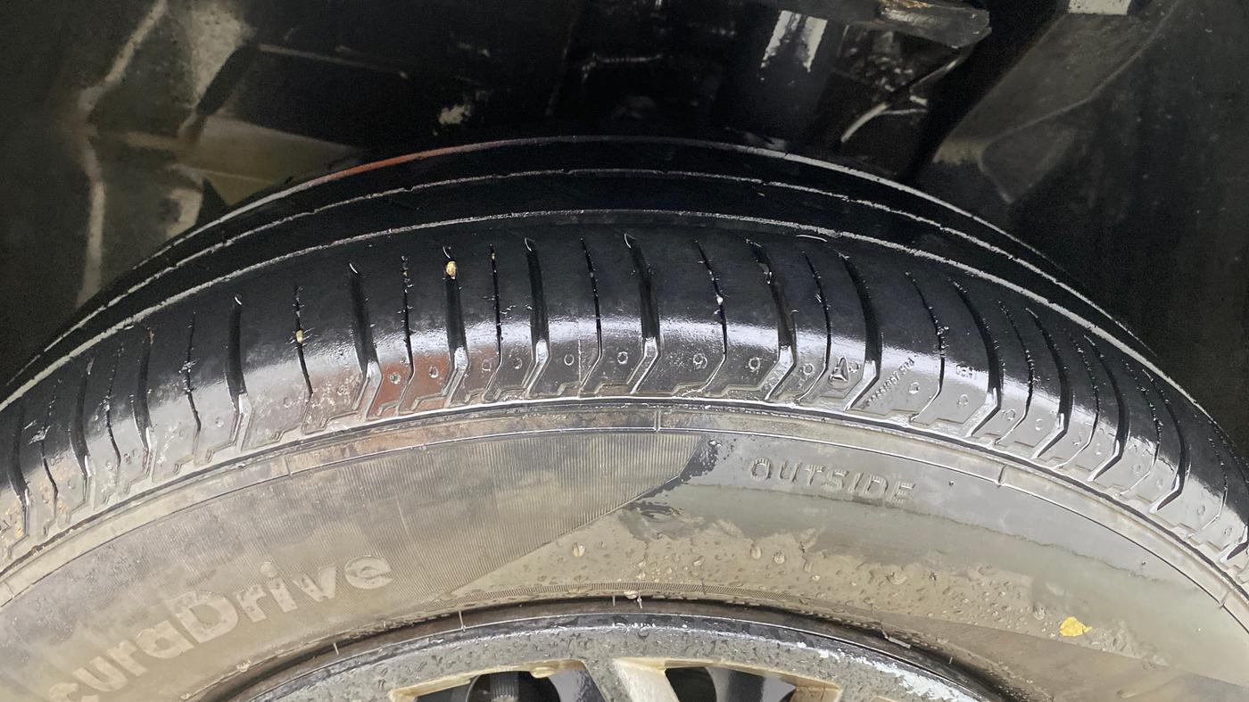 2022 Tata PUNCH PURE MT, Petrol, Manual, 32,453 km, Left Front Tyre Tread