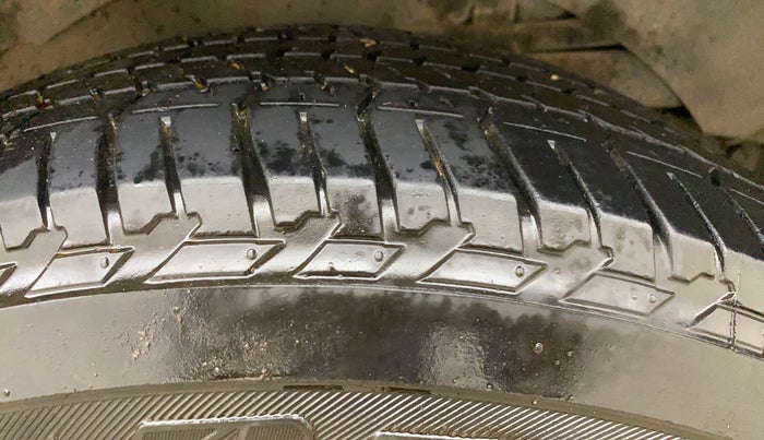 2016 Mahindra XUV500 W10, Diesel, Manual, 1,05,526 km, Left Rear Tyre Tread
