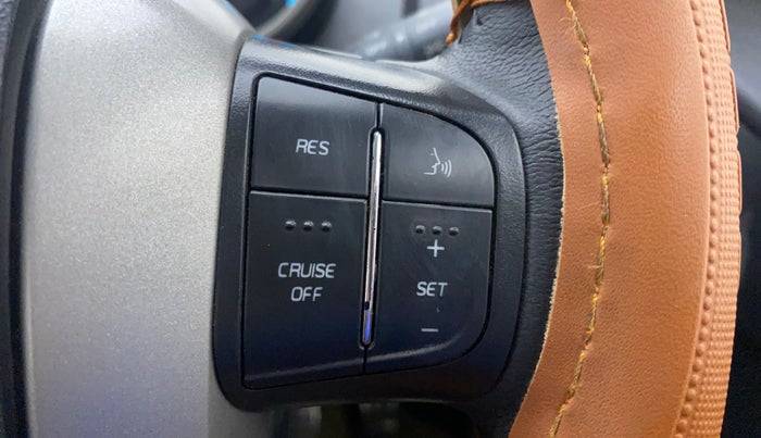 2016 Mahindra XUV500 W10, Diesel, Manual, 1,05,526 km, Adaptive Cruise Control