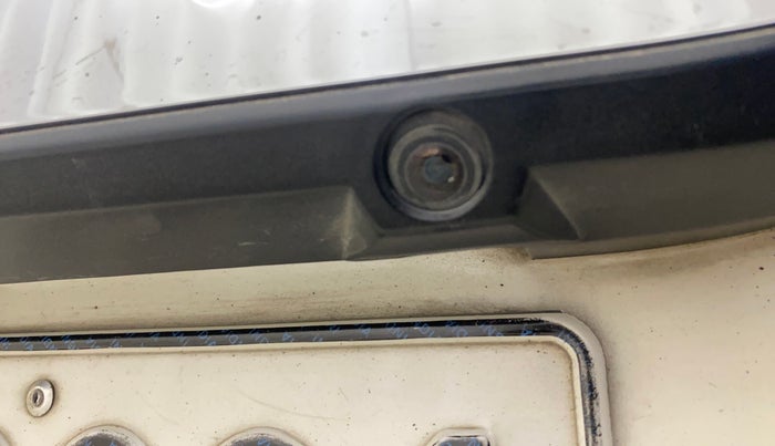 2016 Mahindra XUV500 W10, Diesel, Manual, 1,05,526 km, Parking Camera