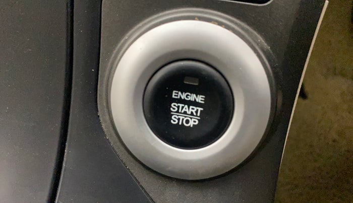 2016 Mahindra XUV500 W10, Diesel, Manual, 1,05,526 km, Keyless Start/ Stop Button