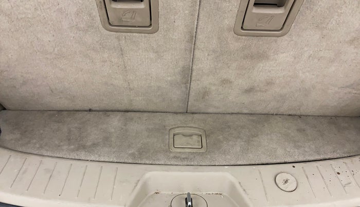 2016 Mahindra XUV500 W10, Diesel, Manual, 1,05,526 km, Boot Inside