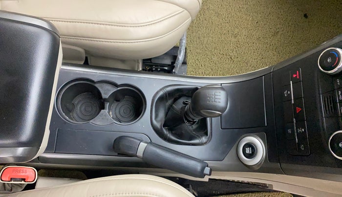 2016 Mahindra XUV500 W10, Diesel, Manual, 1,05,526 km, Gear Lever