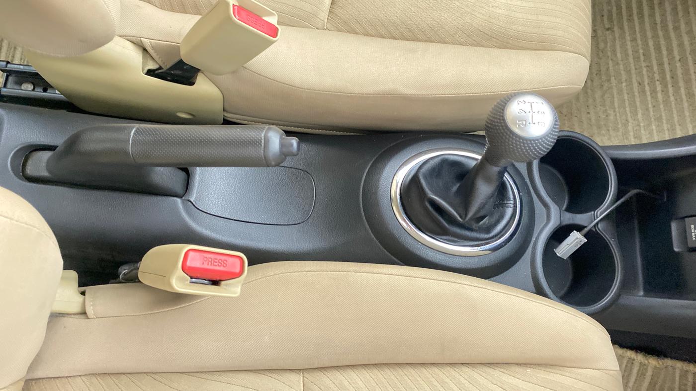 2014 Honda Mobilio 1.5L I-VTEC V, Petrol, Manual, 30,402 km, Gear Lever