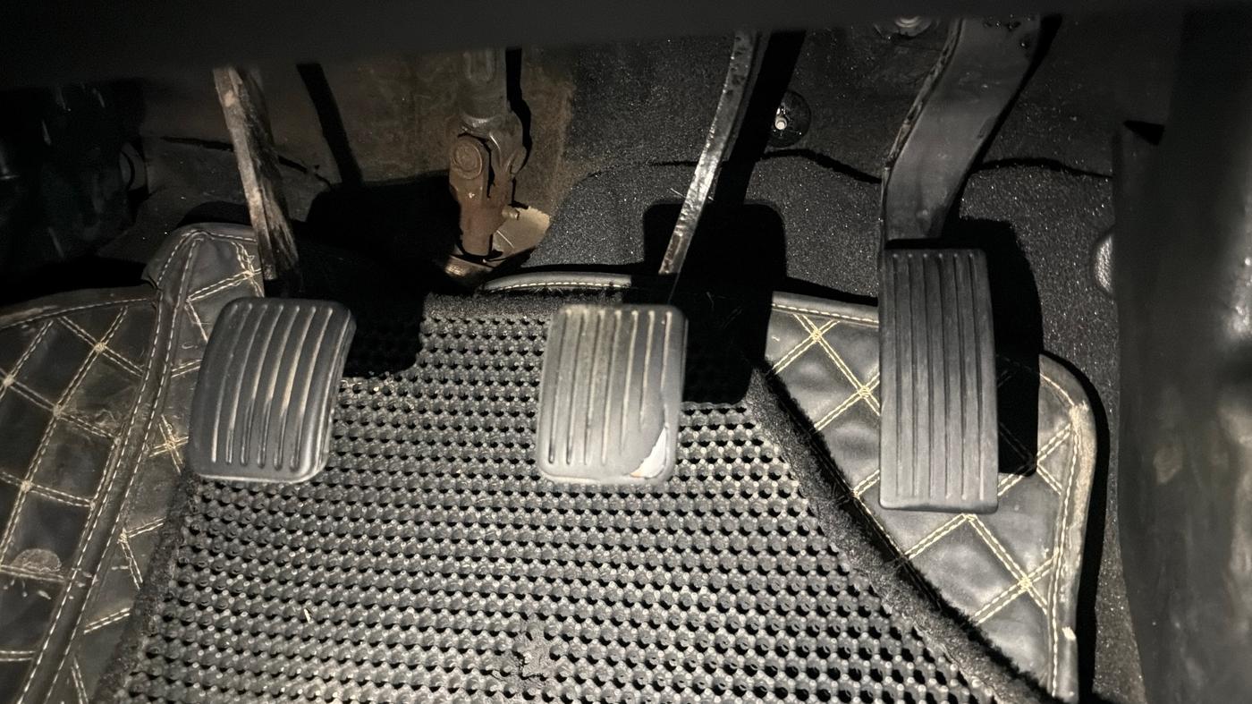 2016 Hyundai Grand i10 MAGNA 1.2 KAPPA VTVT, CNG, Manual, 1,27,403 km, Pedals