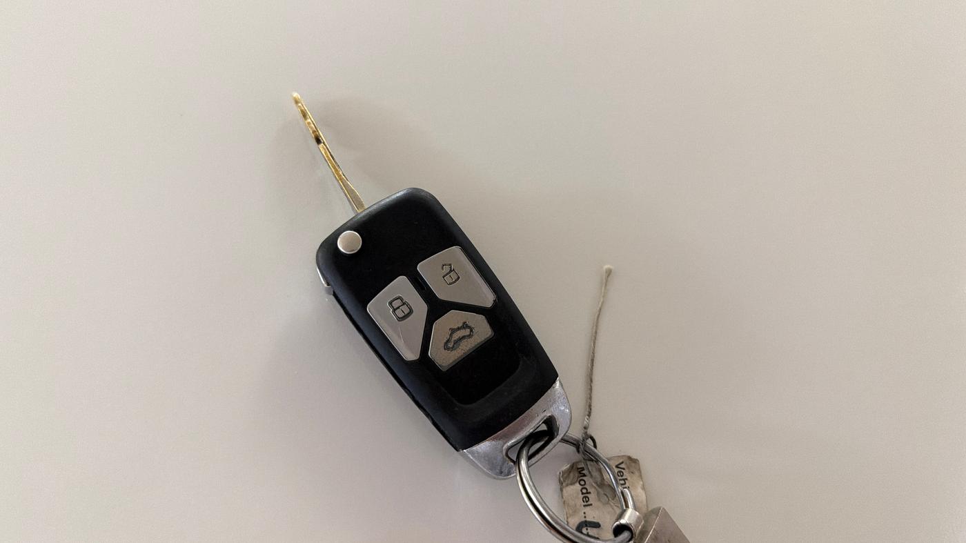 2016 Hyundai Grand i10 MAGNA 1.2 KAPPA VTVT, CNG, Manual, 1,27,403 km, Key Close Up