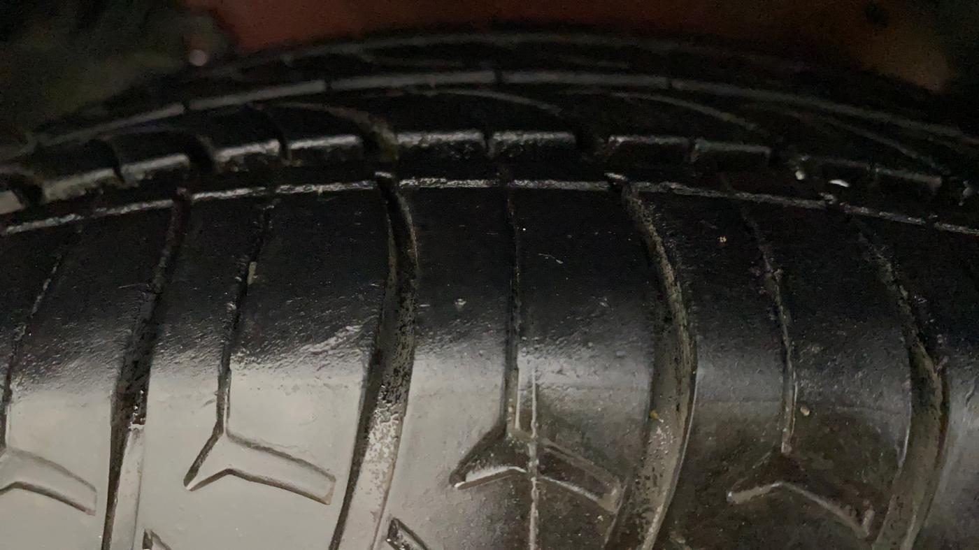 2018 Maruti Celerio VXI (O) CNG, CNG, Manual, 97,095 km, Left Front Tyre Tread