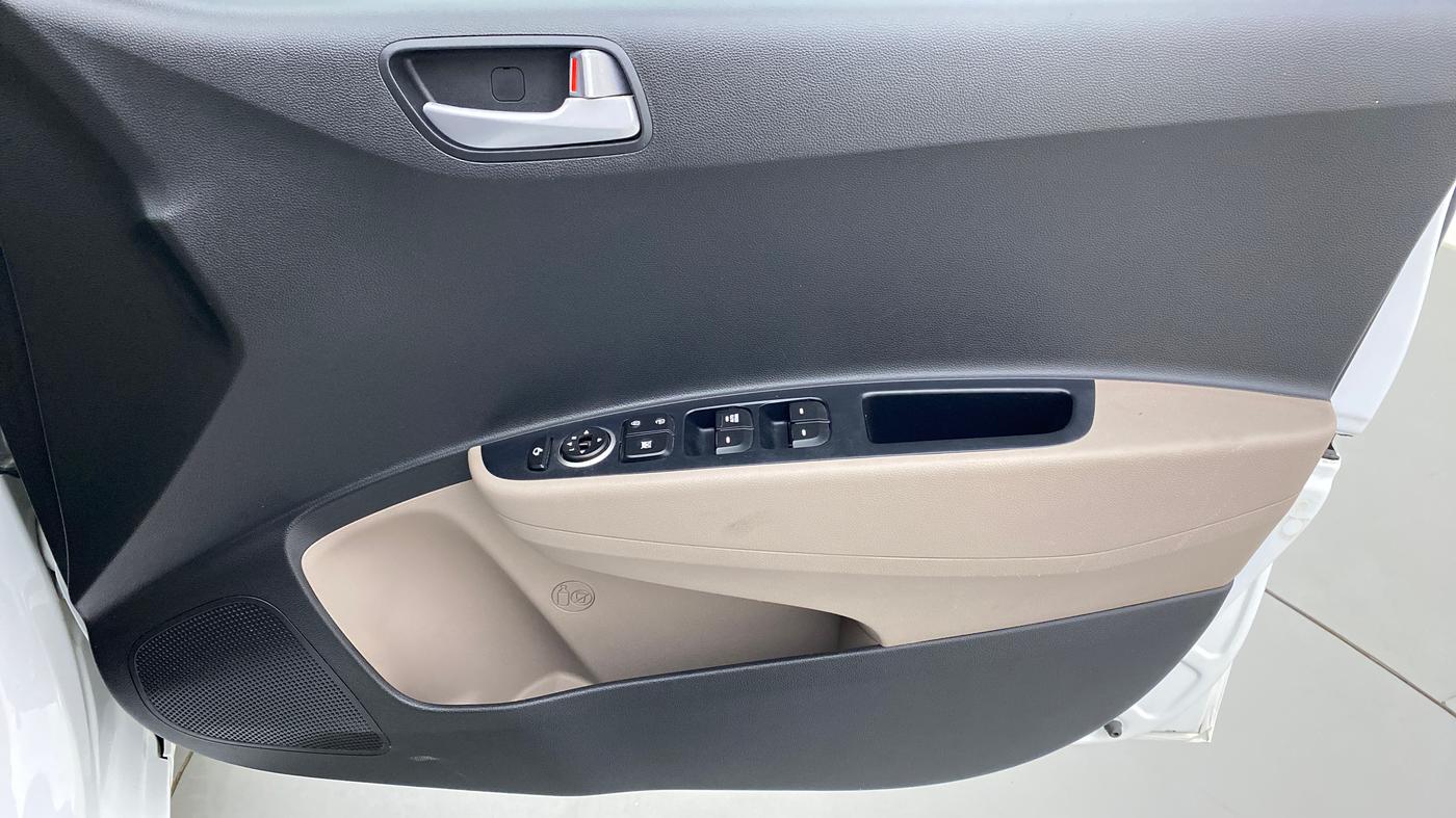 2019 Hyundai Grand i10 SPORTZ 1.2 KAPPA VTVT, Petrol, Manual, 13,477 km, Driver Side Door Panels Control