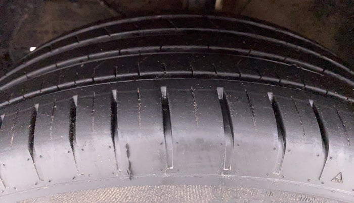 2017 Maruti Baleno ZETA DDIS 190, Diesel, Manual, 51,253 km, Left Front Tyre Tread