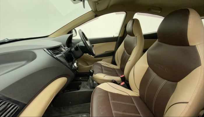 2015 Hyundai Eon MAGNA +, Petrol, Manual, 1,05,271 km, Right Side Front Door Cabin