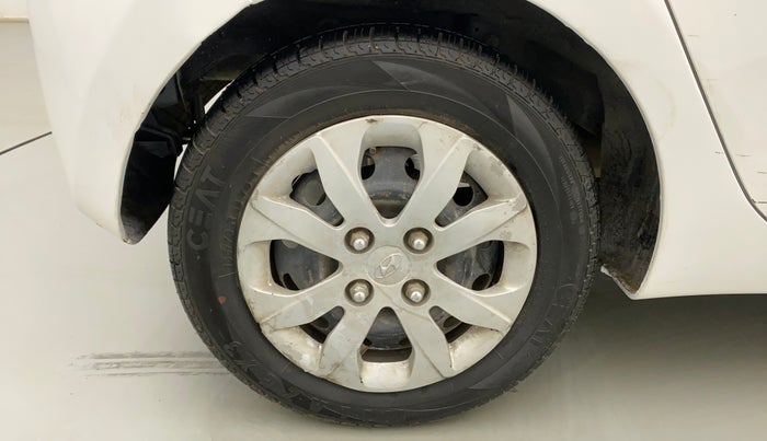 2015 Hyundai Eon MAGNA +, Petrol, Manual, 1,05,271 km, Right Rear Wheel