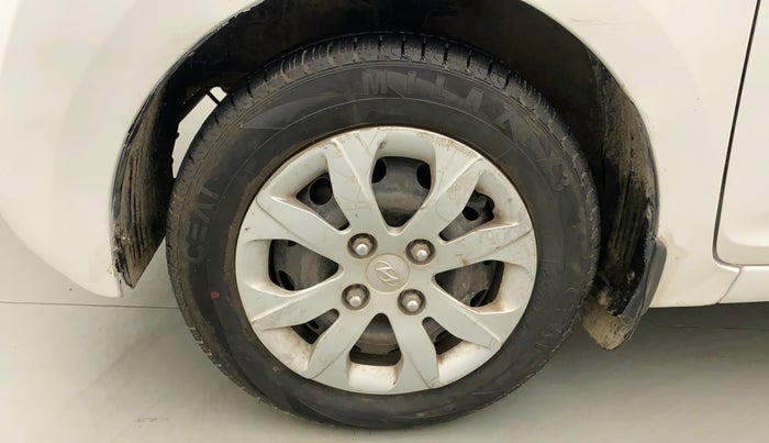 2015 Hyundai Eon MAGNA +, Petrol, Manual, 1,05,271 km, Left Front Wheel