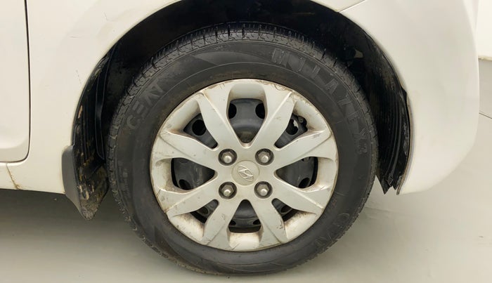 2015 Hyundai Eon MAGNA +, Petrol, Manual, 1,05,271 km, Right Front Wheel