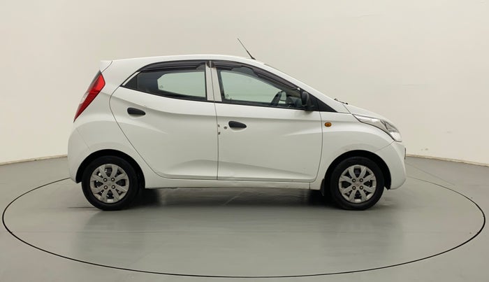 2015 Hyundai Eon MAGNA +, Petrol, Manual, 1,05,271 km, Right Side View