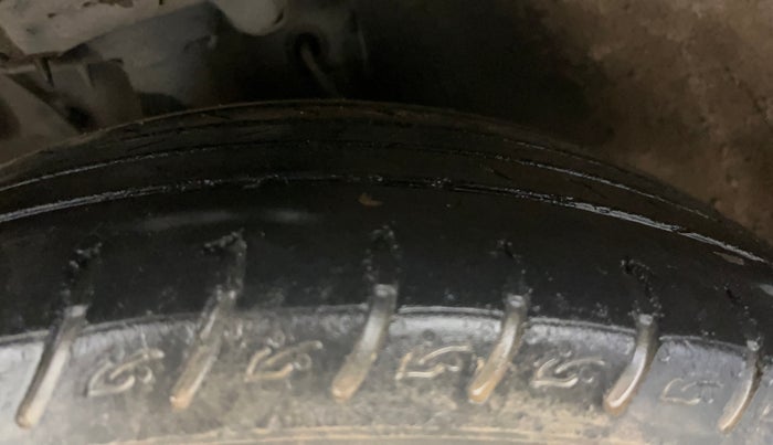 2022 KIA CARENS LUXURY PLUS 1.4 PETROL DCT 7 STR, Petrol, Automatic, 63,035 km, Right Front Tyre Tread